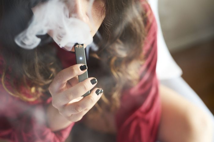 Ekspertët: Cigaret elektronike rrezik për adoleshentët, brenda 30 ditëve probleme me frymëmarrje