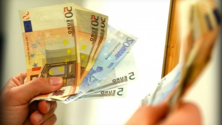 Arrestohet 28-vjeçari në Prizren, detyroi viktimën të paguante mbi 100 mijë euro kamatë për fajde