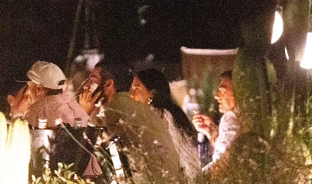 Dua Lipa një hap tutje - prezanton të dashurin me prindërit e saj (FOTO)
