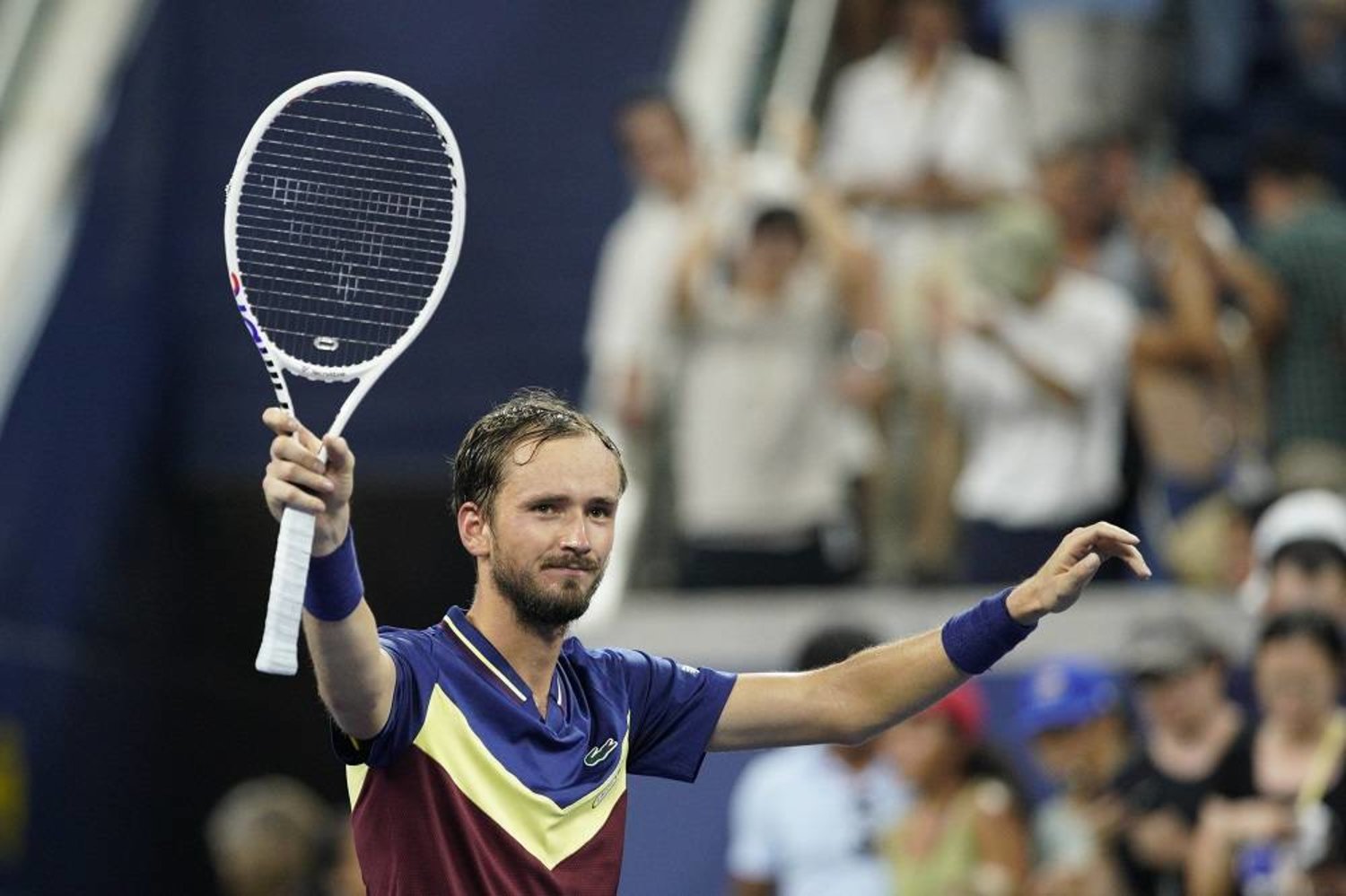 Medvedev mposht bashkëvendësin, kalon në gjysmëfinale të US Openit