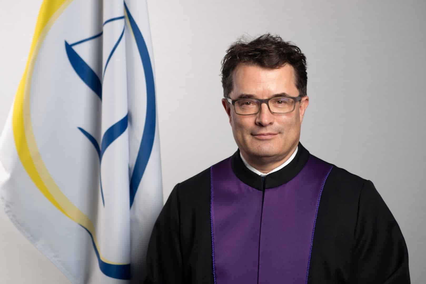 Whiting largohet nga Specialja, i bashkohet Smithit për ta hetuar Trumpin
