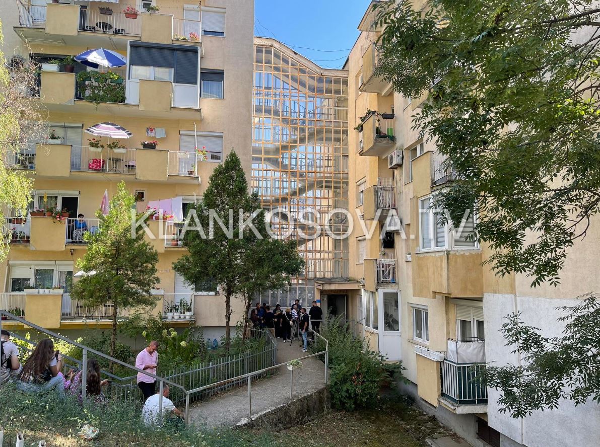 Përfundon bastisja e EULEX-it në banesën e Bahri dhe Fahri Fazliut (VIDEO)