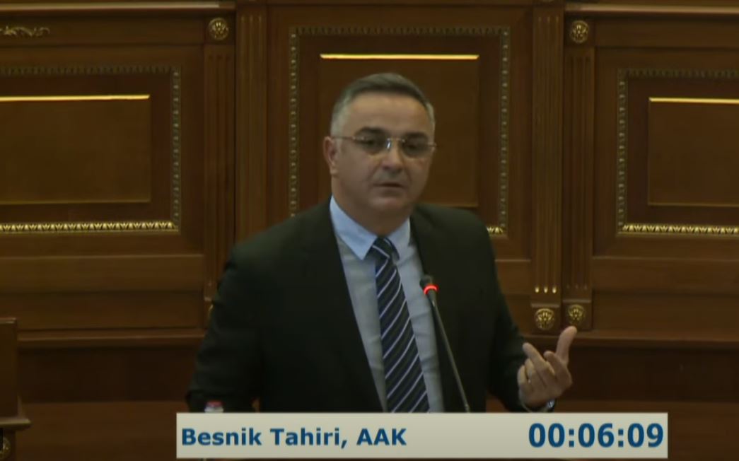 Tahiri (AAK): Cila është lidhja mes Ridvan Muharremit dhe ministres Hajdari?