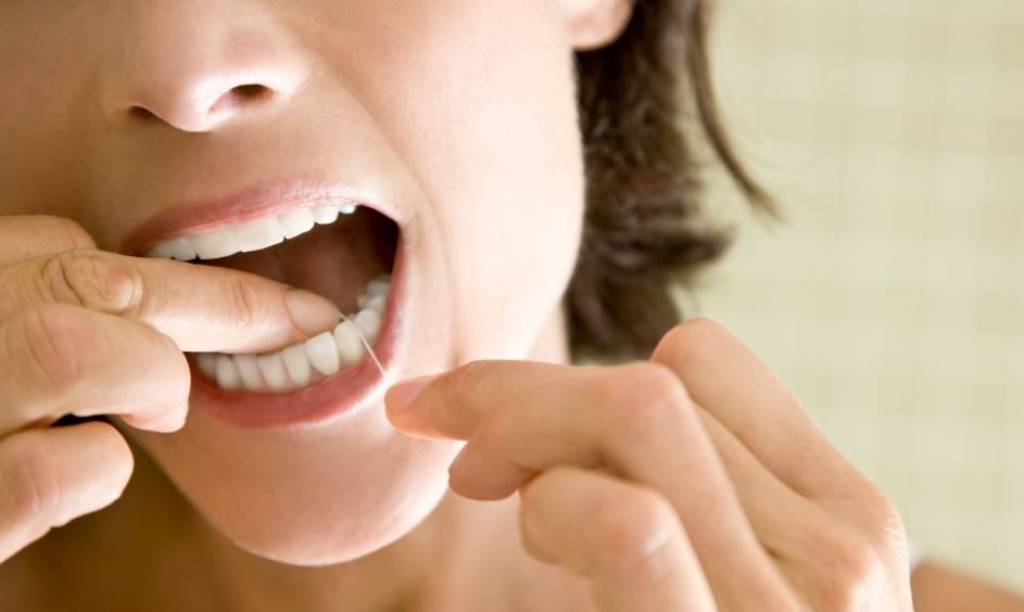 Dentistët tregojnë se cilat janë gabimet fatale që mund t'i bëni gjatë pastrimit të dhëmbëve