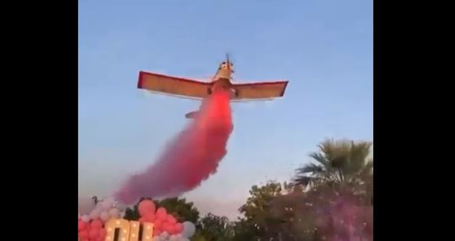 Fluturakja përplaset gjatë festës për zbulimin e gjinisë së fëmijës (VIDEO)