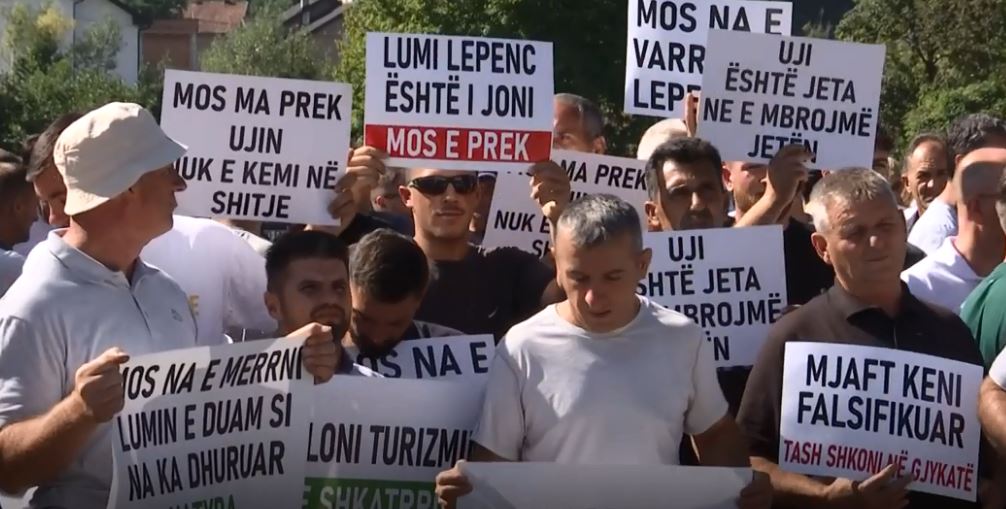 Kaçanik: Protesta e banorëve, Hidrocentrali merr leje me “debat” fals (VIDEO)