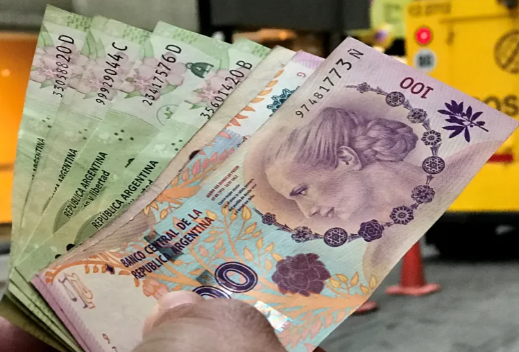 Inflacioni në Argjentinë pritet të shkojë në 169.3 përqind deri në fundvit