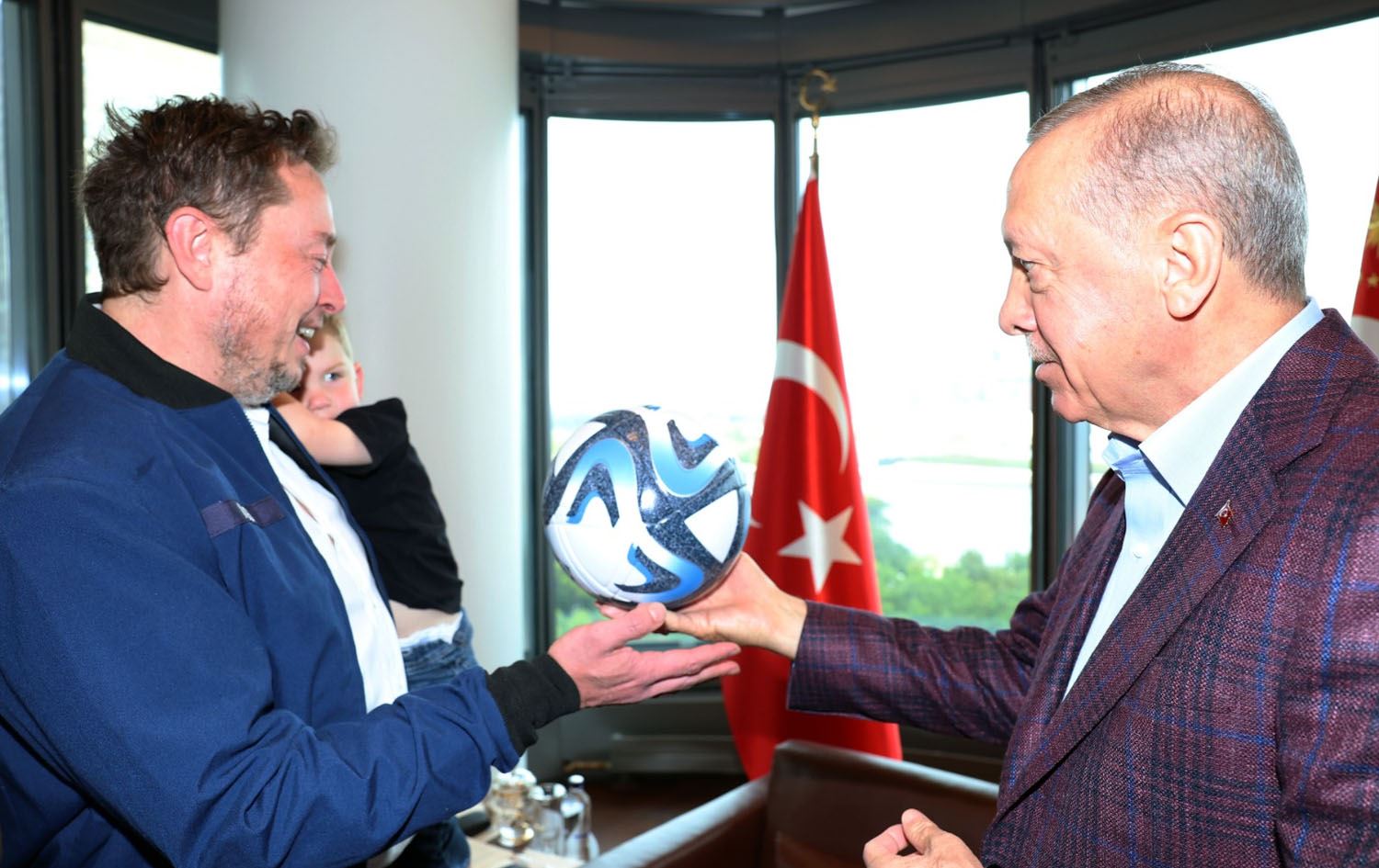 Erdogani i kërkon Muskut të ndërtojë fabrikën e Teslës në Turqi
