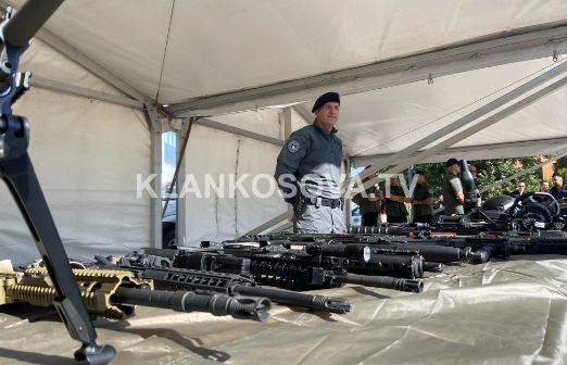 Policia ekspozon armët në 24 vjetorin e themelimit (FOTO)