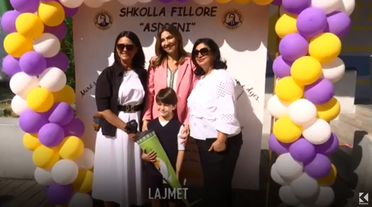 1 shtatori: Muzikë e festë për të vegjlit pejanë (VIDEO)