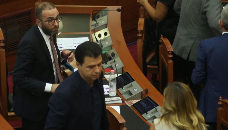 Nikolla: Basha kryetar grupi i PD - Revoltohet Bardhi: Mos provokoni deputetët e opozitës