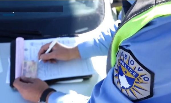 Mbi 1 mijë e 400 gjoba trafiku në 24 orët e fundit