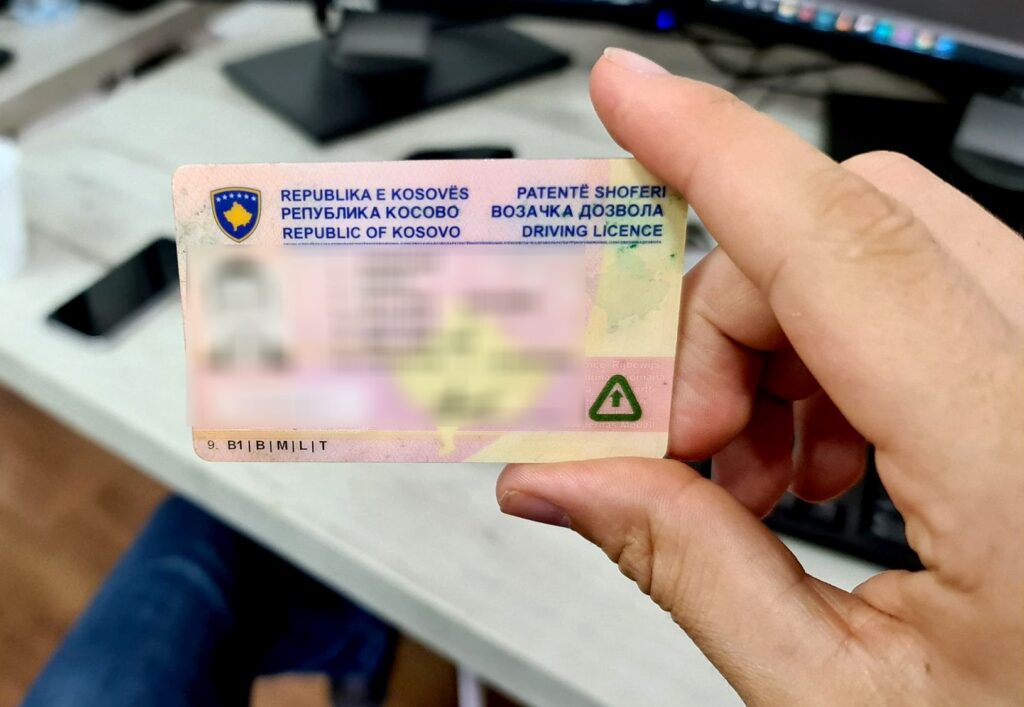 Ferizaj: 14 shoferëve u pezullohet patentë-shoferi për shkelje të rënda në trafik