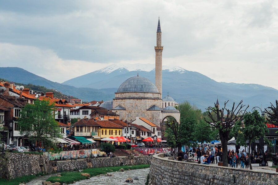 Një burrë dhe një grua arrestohen për shpëlarje parash në Prizren