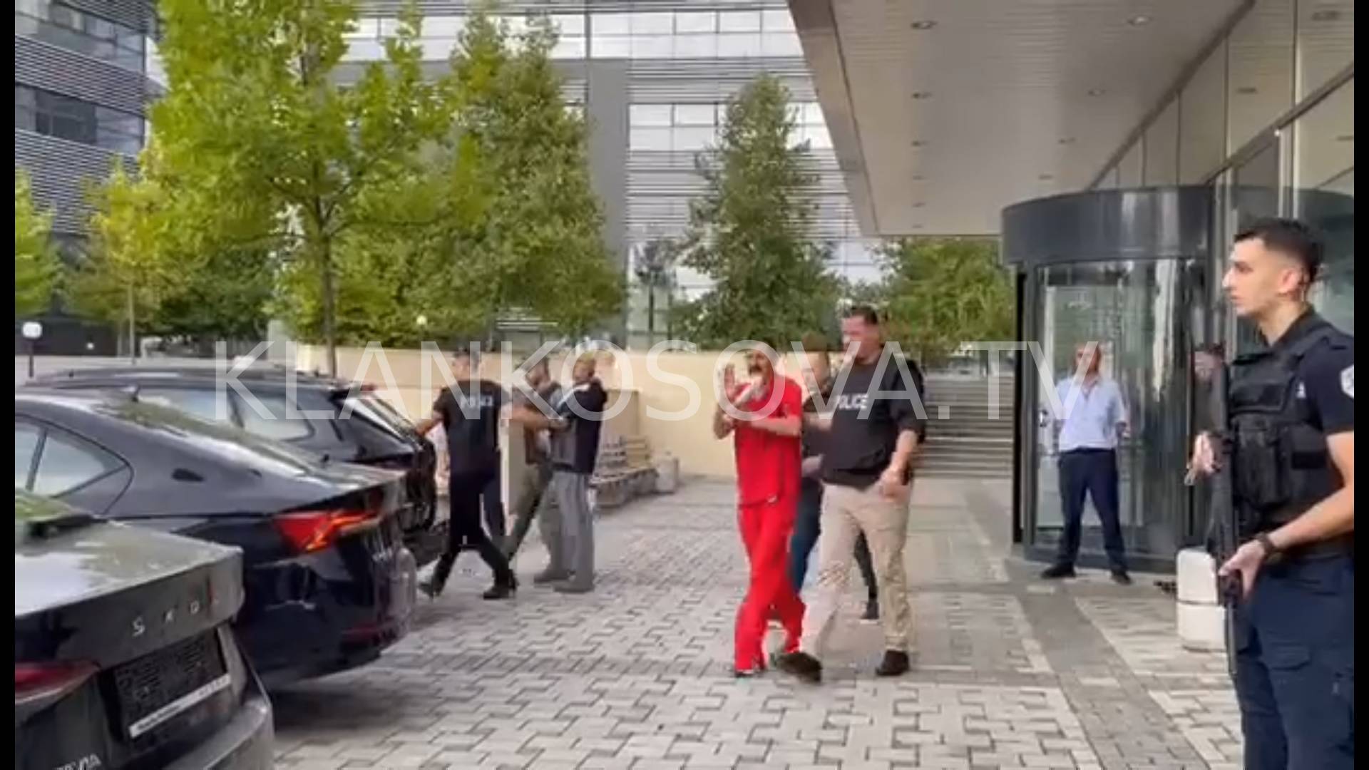 Nga një muaj paraburgim tre serbëve të arrestuar për krime lufte (VIDEO)