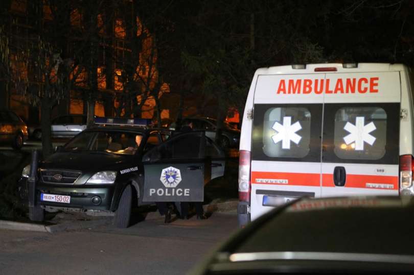Pëleshje me thika mes dy të miturve në Gjakovë, të dy përfundojnë në spital