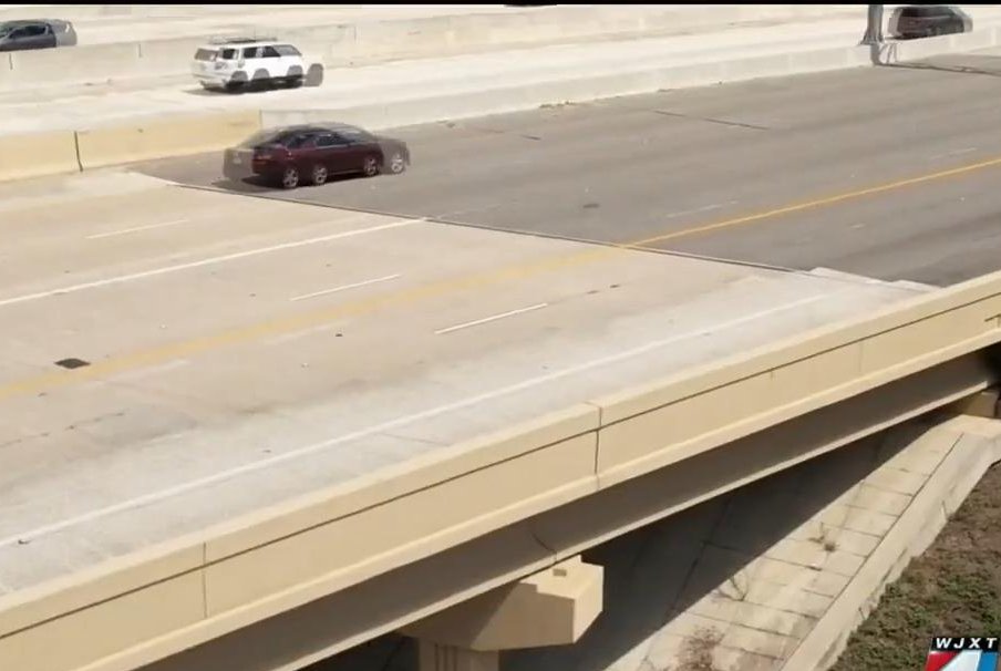 Vija misterioze e verdhë shfaqet në autostradën e Floridës