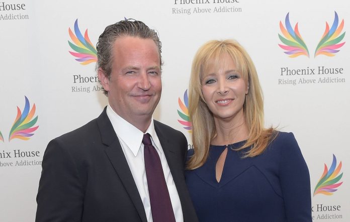 Lisa Kudrow do që ta adoptojë qenin e Mathew Perryt