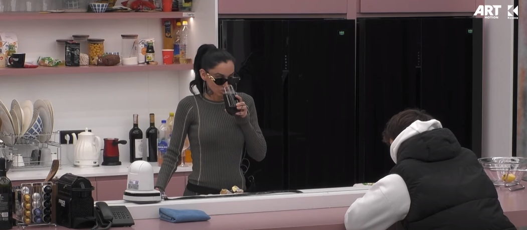 Alby e Blerando nisin ditën me RC Cola (VIDEO)