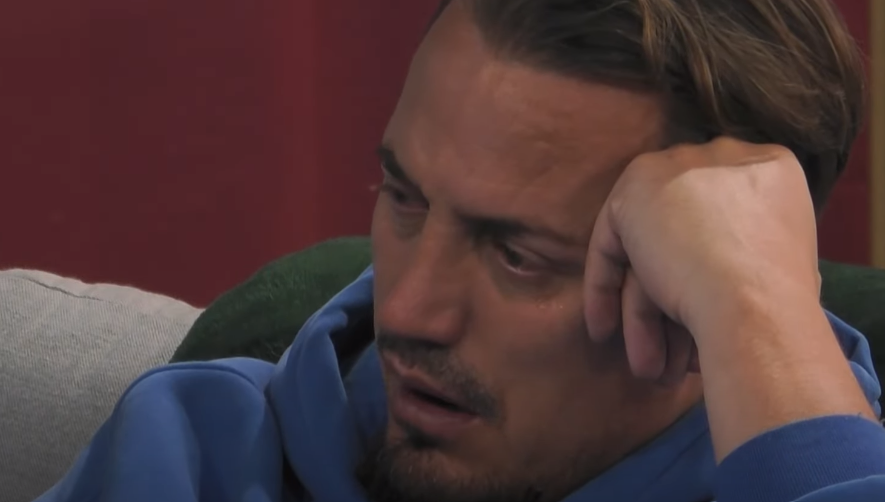Blero qan për të dashurën, Edona e ngushëllon (VIDEO)