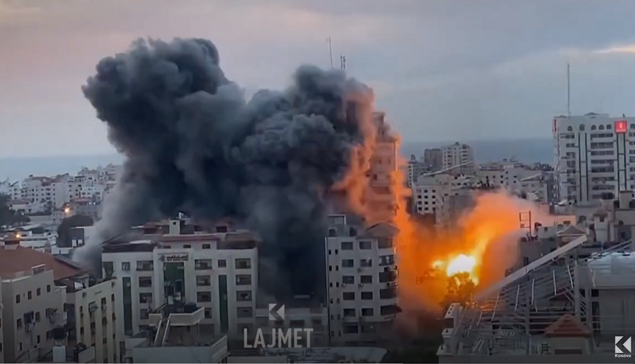 Izraeli bombardon një ndërtesë në qendër të Gazës si hakmarrje ndaj sulmeve të Hamasit (VIDEO)