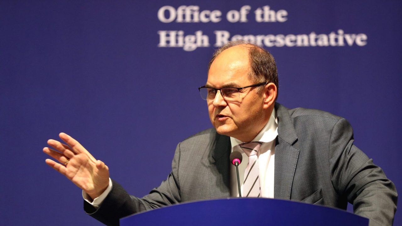 Agresioni në veri, Schmidt: I përshtatet librit të lojërave të Putinit
