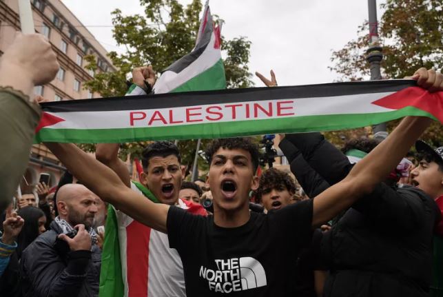 Demonstruesit pro-palestinezë në të gjithë Evropën dalin në mbështetje të armëpushimit