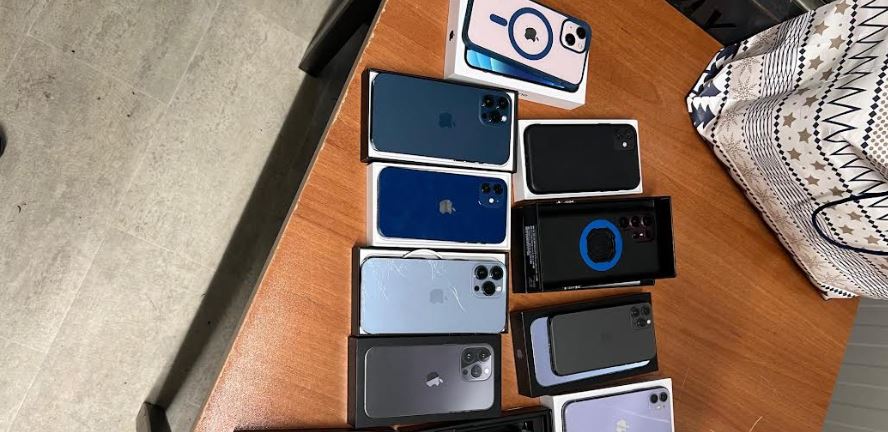 Operacioni antikontrabandë në Merdare: Dogana konfiskon barna, preparate kimike dhe 10 Iphone