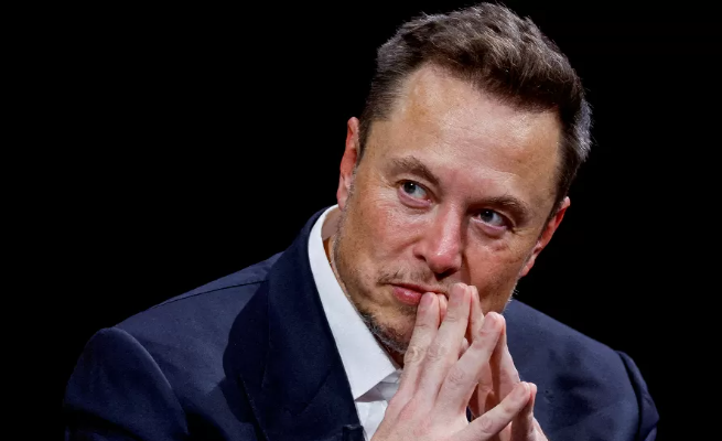 Elon Musk paralajmëron ndalimin e iPhone dhe pajisjeve të tjera Apple
