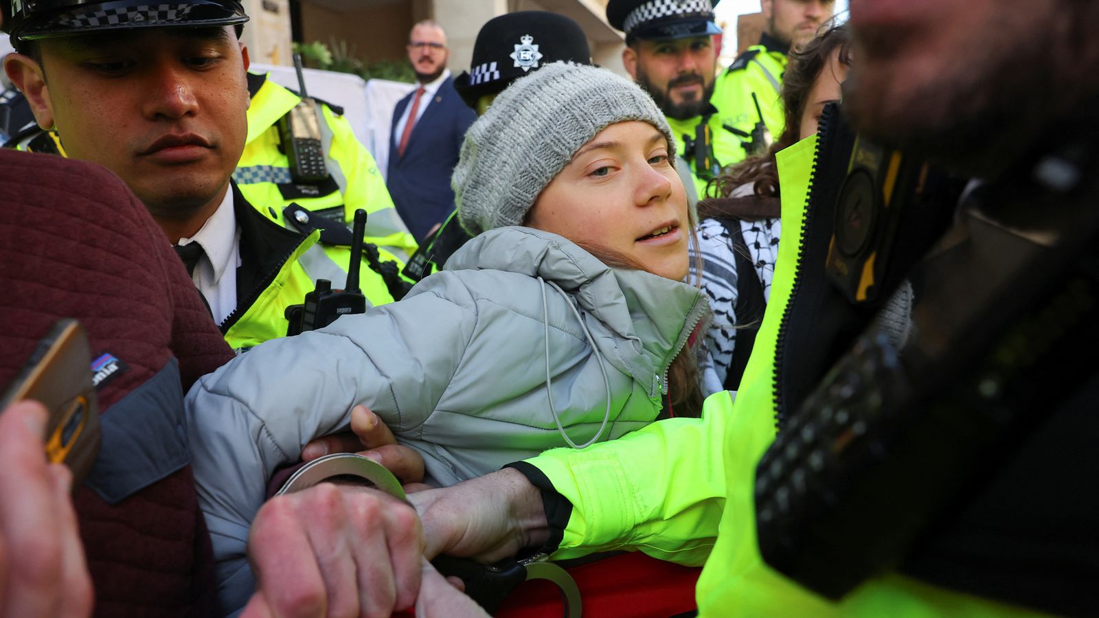 Arrestohet Greta Thunberg në protestën që prishi samitin e naftës (FOTO)
