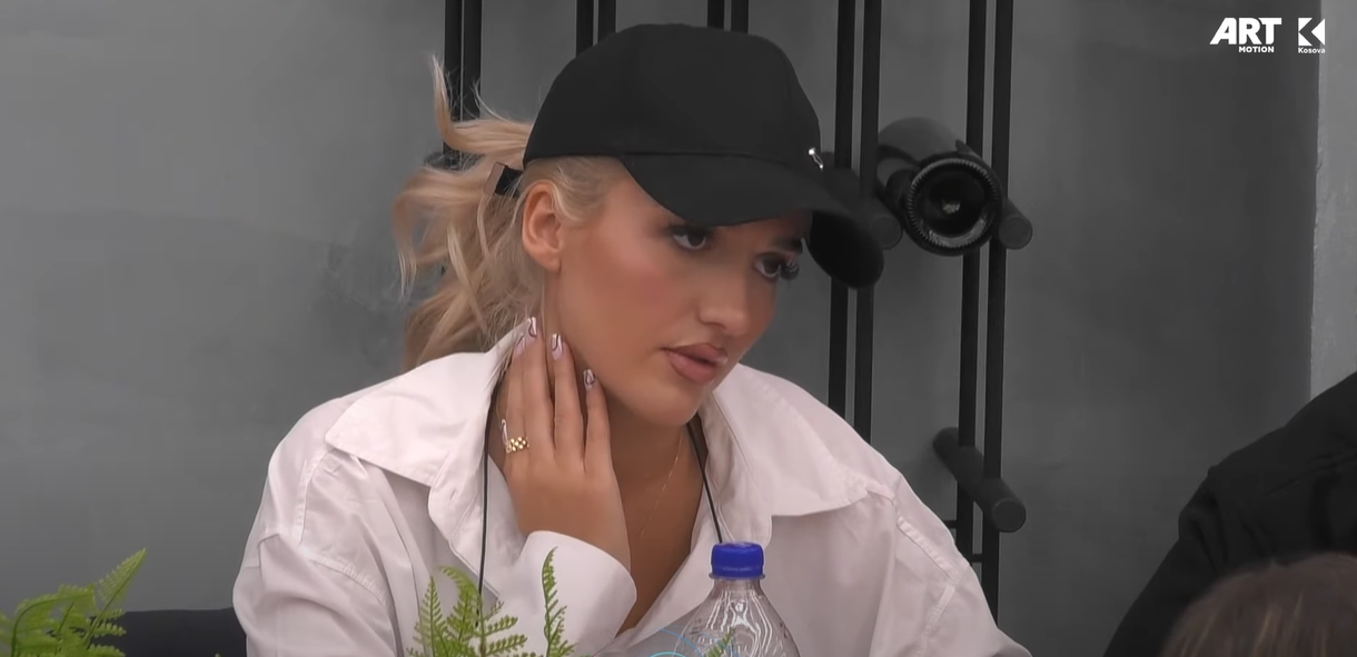 "E kam botën tem" - Iliriana thotë se nuk do shumë shoqëri, i pëlqen vetmia (VIDEO)