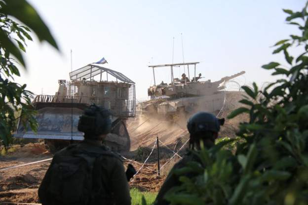 Izraeli vazhdon sulmet në Gaza me antitank dhe mitralozë