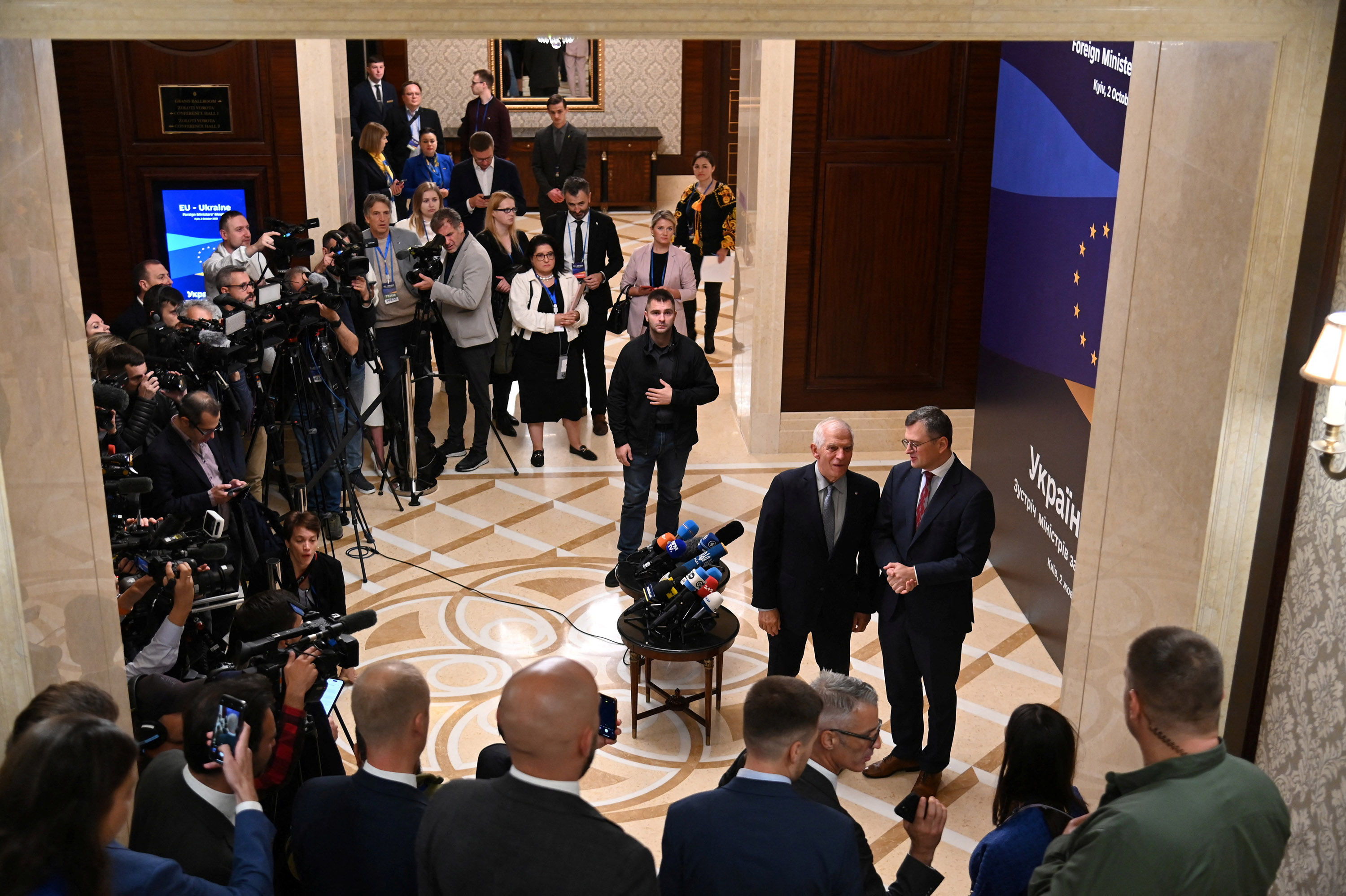 Të 27 vendet anëtare të BE-së dërguan zyrtarë në Kiev, por vetëm 23 kryediplomatë të pranishëm