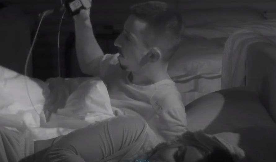 Të qeshurat e Ganisë dhe Lindës ia prishin gjumin Edonës, ajo “çartet” (VIDEO)
