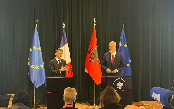 LIVE| Macron në Tiranë: Franca ka pezulluar liberalizimin e vizave për Kosovën, nuk po e mbani fjalën