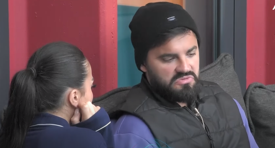 Meti s'ndalet së lavdëruari veten: Di me menaxhu veten, tërë kohën jam në aksion (VIDEO)