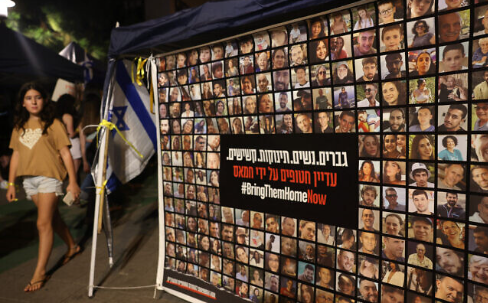 Ushtria izraelite thotë se 137 pengje ende mbahen në Gaza