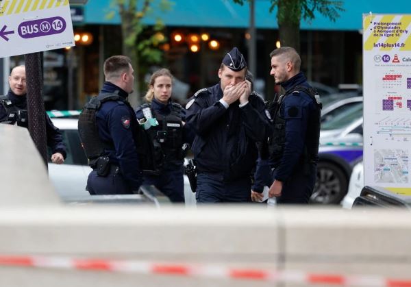 Policia franceze qëllon gruan që bërtiste 'Allahu Akbar' në trenin e Parisit