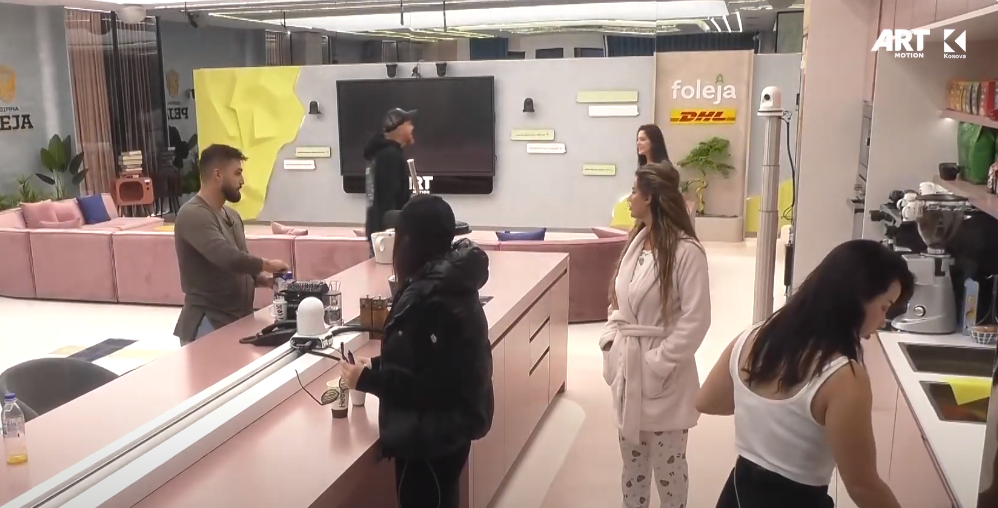 Santiana i drejtohet me një kërkesë “Vëllait të Madh”, çka dëshiron të thotë në dhomën e rrëfimit? (VIDEO)