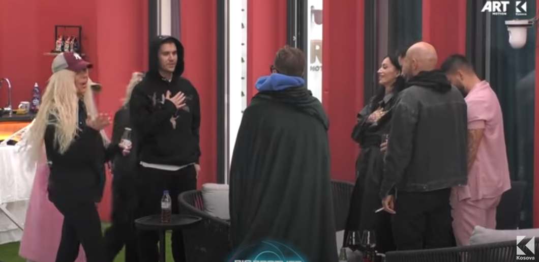 'Nysat' këndojnë himnin kombëtar si dhe hitin legjendar "Besa-besë" (VIDEO)