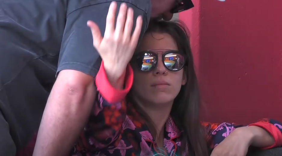 Ylli me mëngjes befason Shqipen, e puth atë (VIDEO)