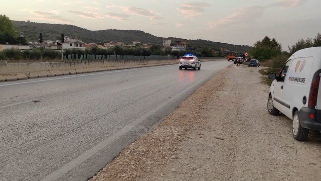 Aksident fatal në aksin Rrogozhinë-Lushnje, goditet për vdekje një 60-vjeçare