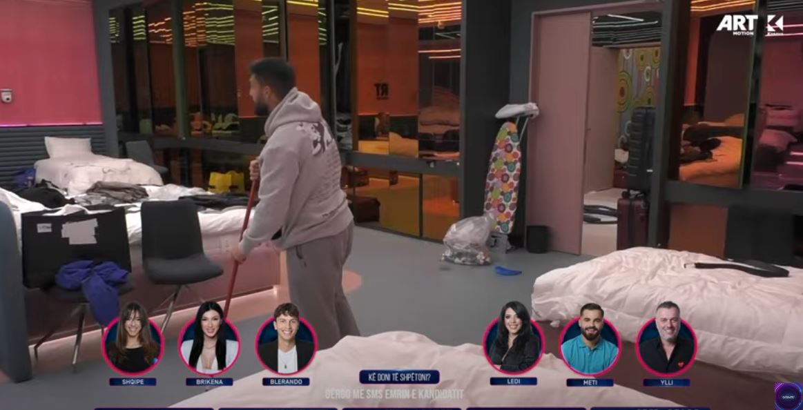 "Duhet me vlerësu më shumë nanën", thotë Azemi teksa është duke fshirë dhomën e gjumit (VIDEO)