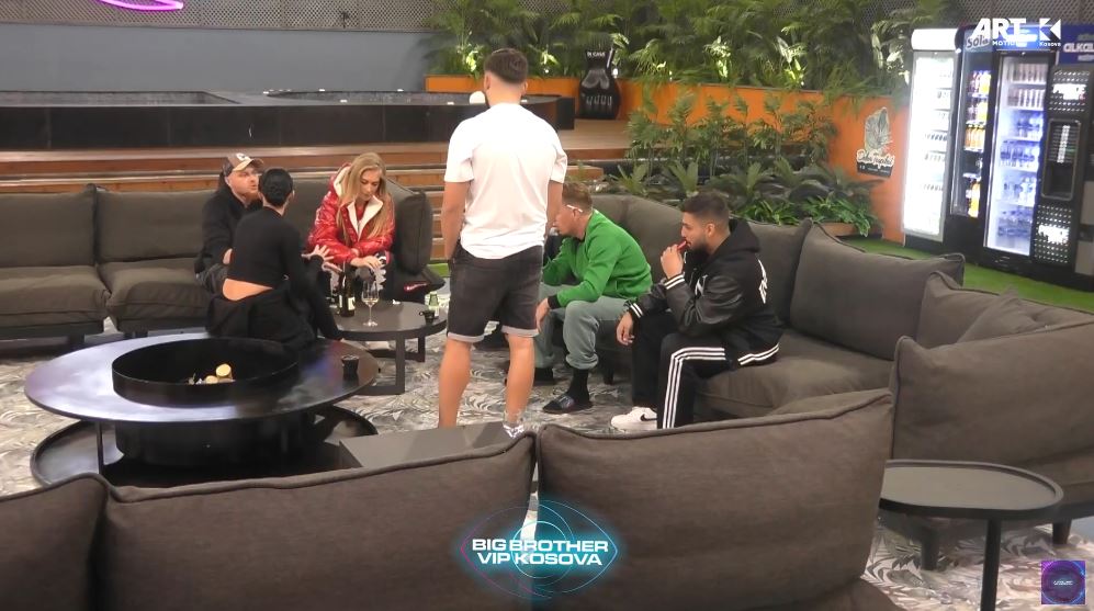 Banorët flasin për detyrat e shtëpisë (VIDEO)