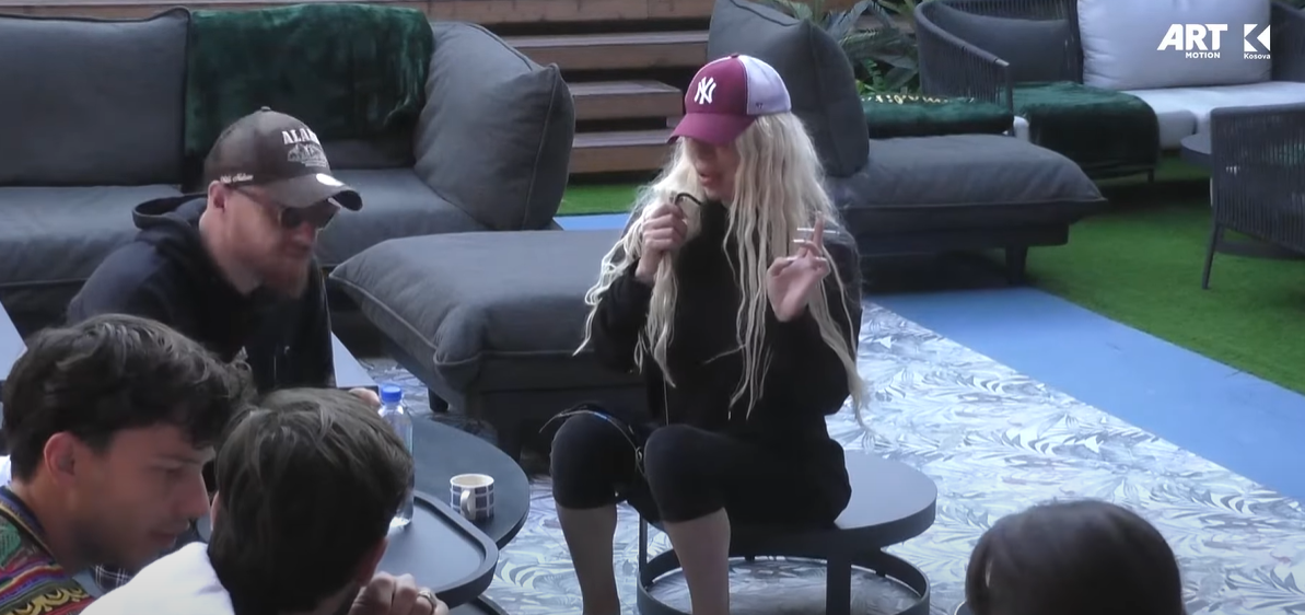 Edona i bërtet “Vëllait të Madh” me mikrofon, kjo është kërkesa e saj (VIDEO)
