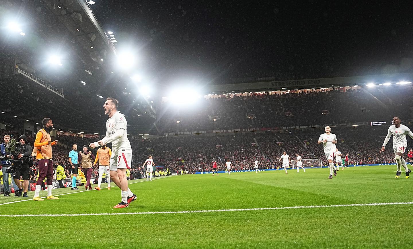 Galatasaray "shukat" Unitedin në shtëpi