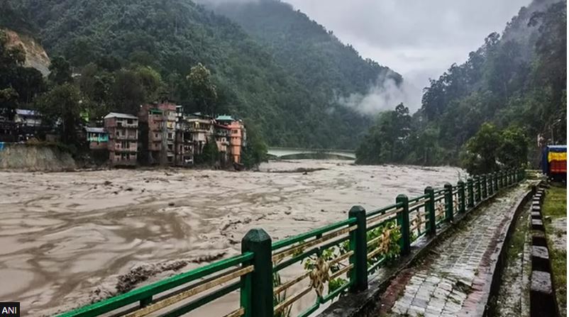 India në garë me kohën për të shpëtuar 102 të zhdukur në përmbytjet