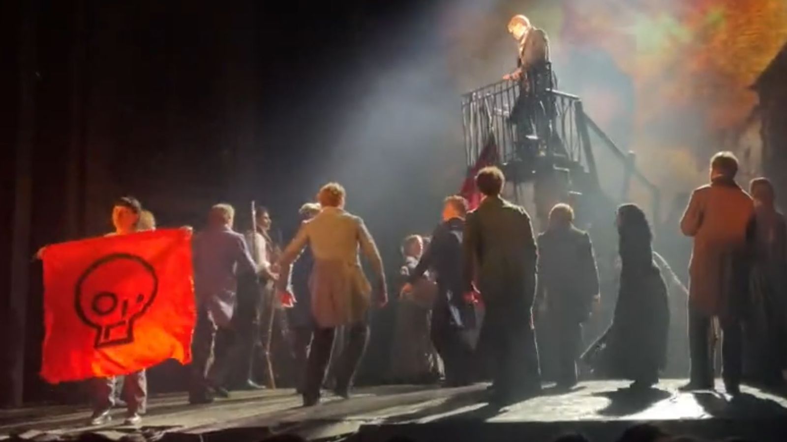 Londër: Pesë të akuzuar pasi protestuesit e Just Stop Oil ndërprenë performancën e Les Miserables