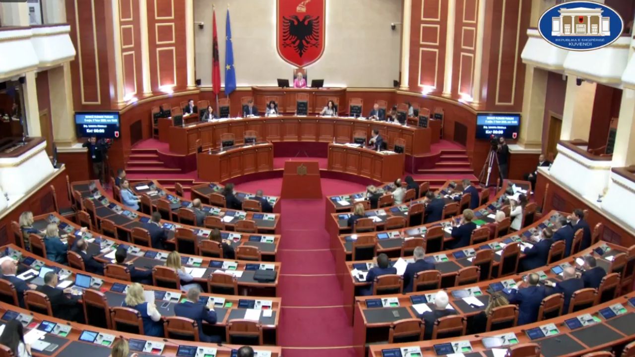 Kosova, “mollë sherri” në Kuvendin e Shqipërisë