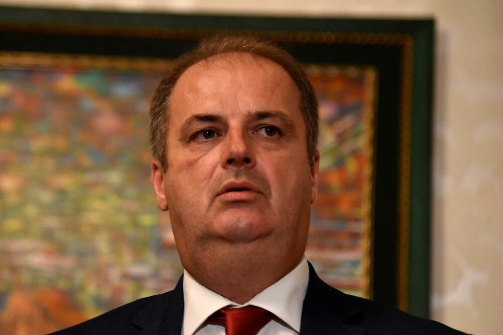 Genci Nimanbegu jep dorëheqje nga posti i deputetit në Kuvendin e Malit të Zi